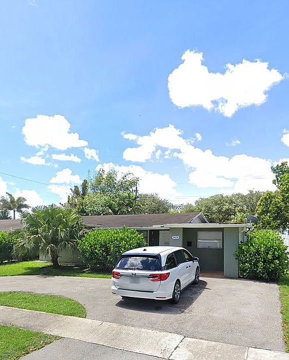 1st image of 9424 SW 51st Ct