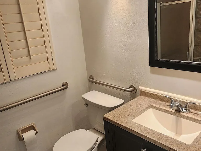 610 Palm Dr — Photo 12