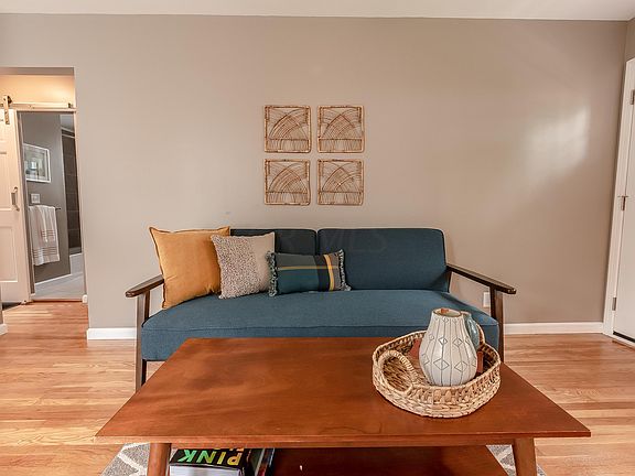 5th image of 639 E Royal Forest Blvd