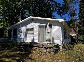 2nd image of 301 N Lake St