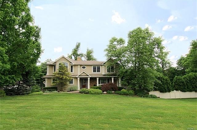 1st image of 9 Overhill Ln