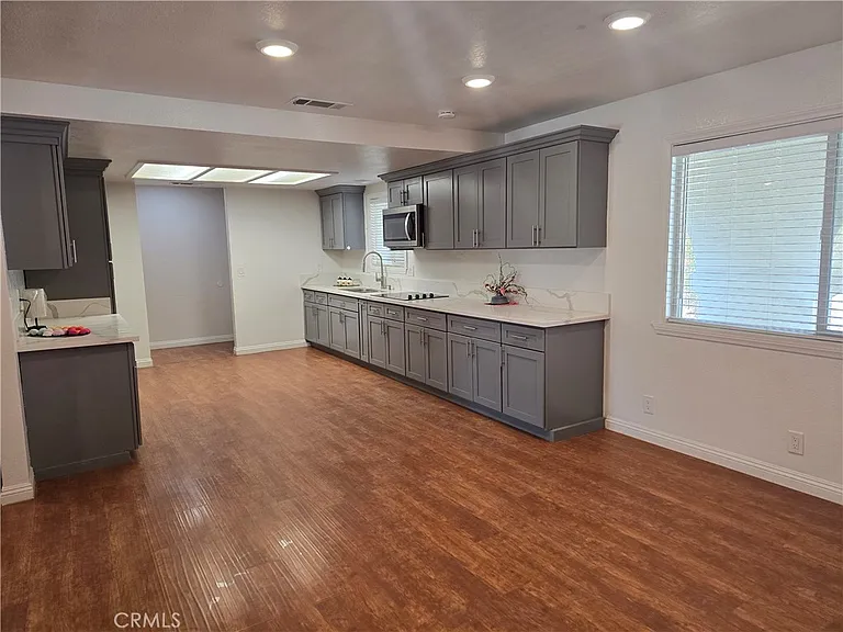 7215 Lyons Ave — Photo 6