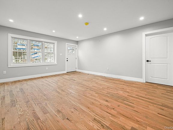 4th image of 160-15 118th Road