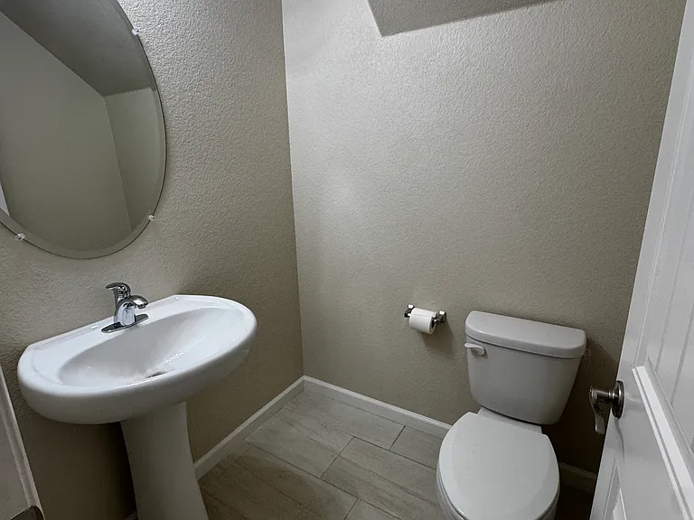 1114 Drake Way — Photo 12