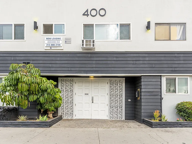 400 N Los Robles Avenue — Photo 7