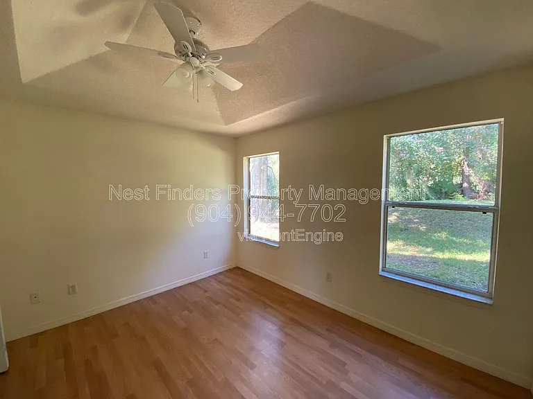 908 Helen St — Photo 9