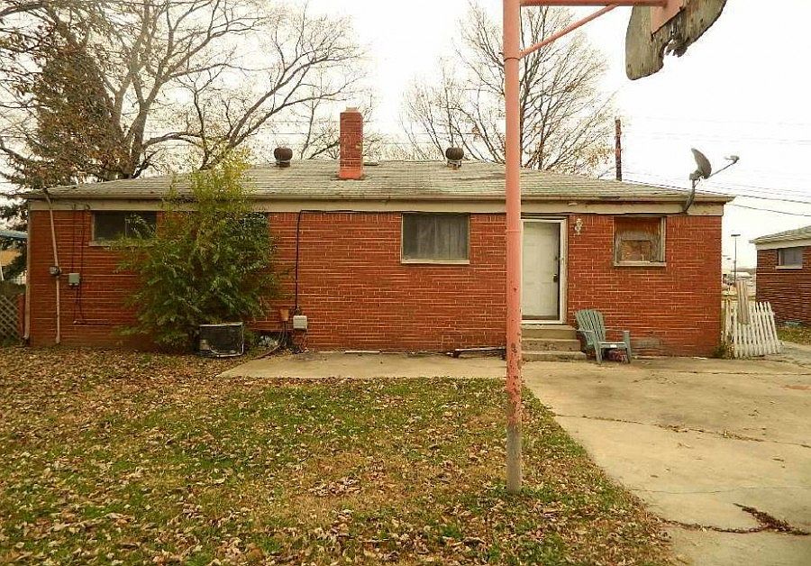 2nd image of 3838 N Arlington Ave