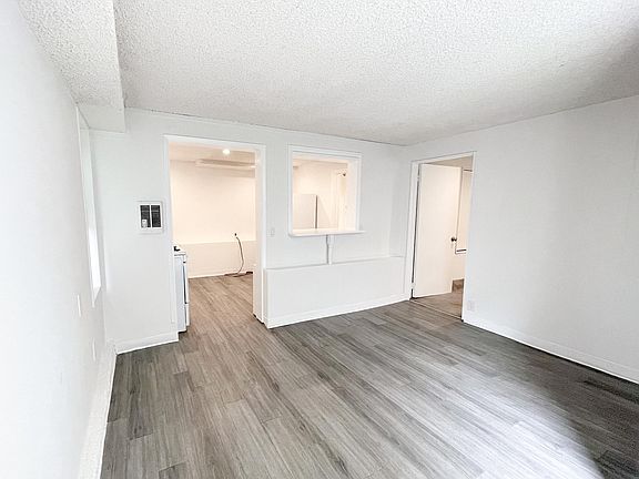 4th image of 121 El Porto St