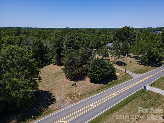 3rd image of 019-381-24 Asbury Chapel Rd