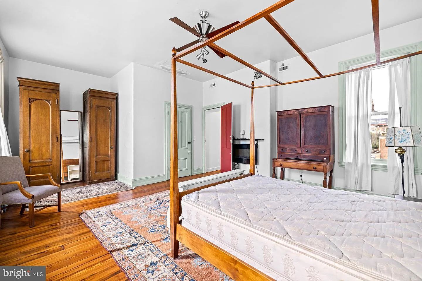3 bed, 4150 sqft, $2,500 — Photo 3