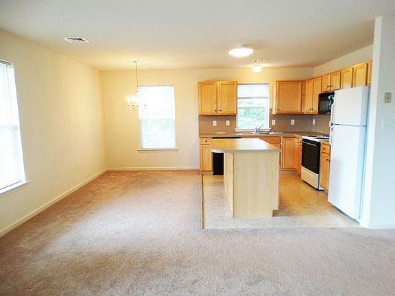 Kitchen & Dining Area