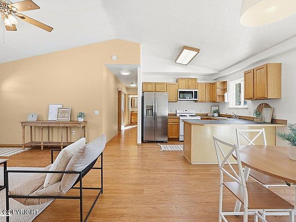 5th image of 46865 Lake St