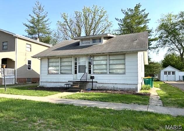 2nd image of 405 E 4th St