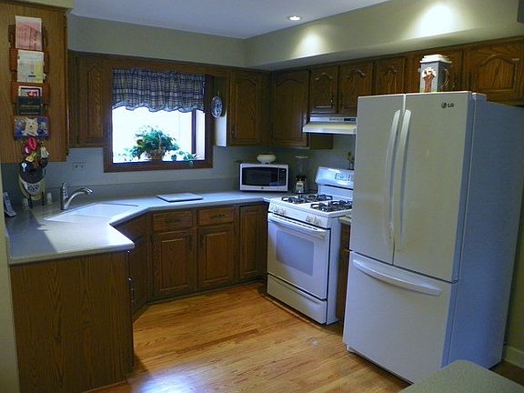 5th image of 9124 S Clifton Park Ave
