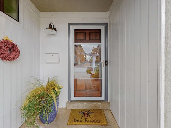 4th image of 1400 Kentucky St NE