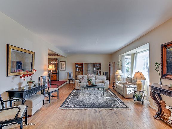 4th image of 1068 Fairview Dr