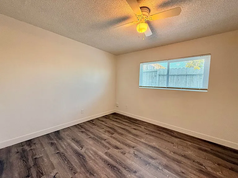 5840-5860 Albemarle St — Photo 13