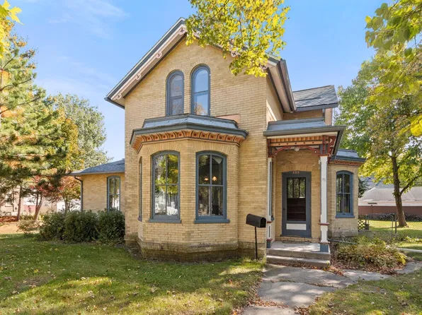 222 E Franklin St, Portage, WI 53901