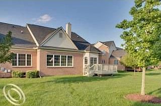 3rd image of 2328 Lexington Cir N