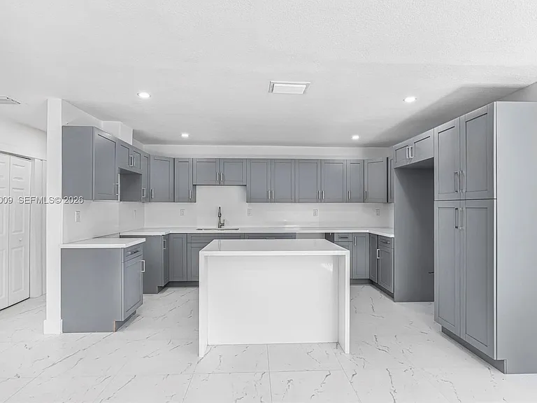 2901 SW 92nd Ave — Photo 8