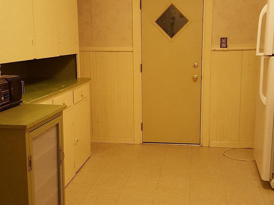 2nd image of 413 Walnut St #B