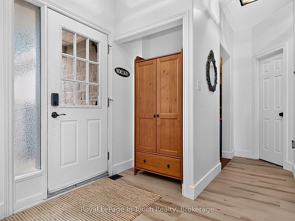 5th image of 682 Dominion Ave