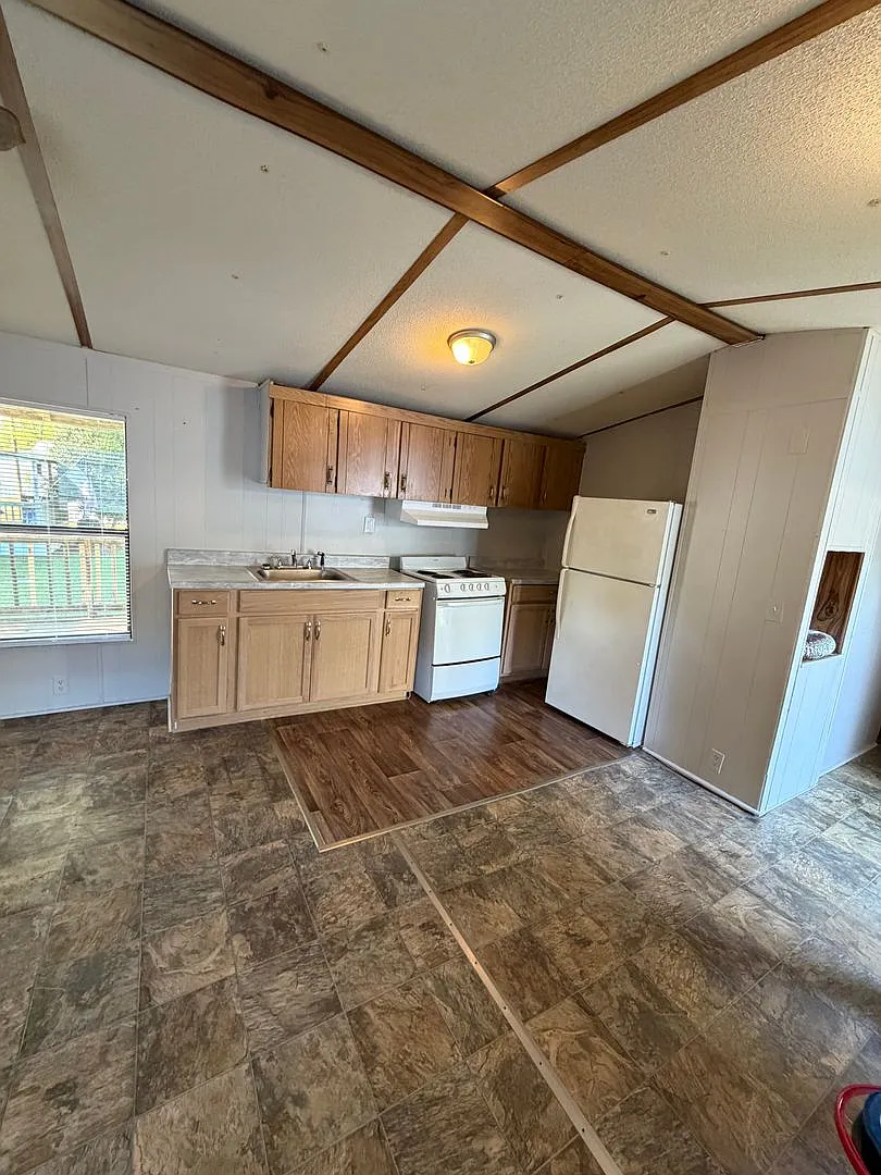 Francis- 707 MH — Photo 1