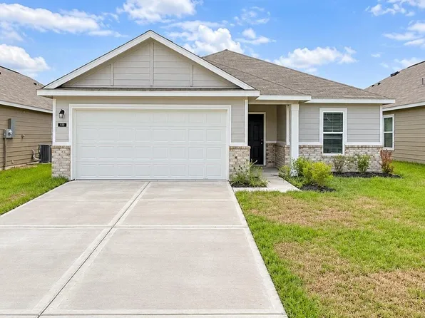 509 Oak Chase Ave, Dayton, TX 77535