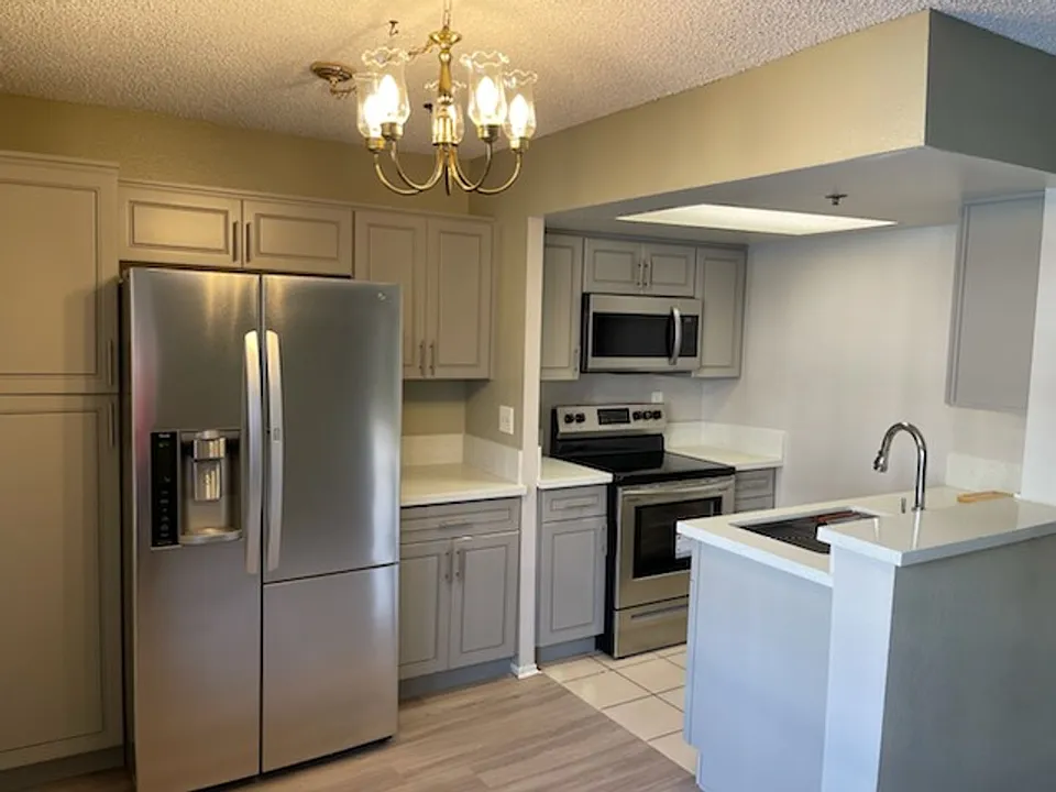 Russell Court Apartments