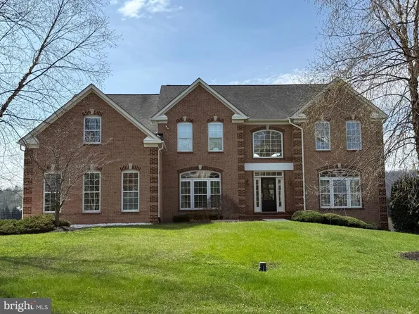 40 Fawn Hill Rd, Hanover, PA 17331