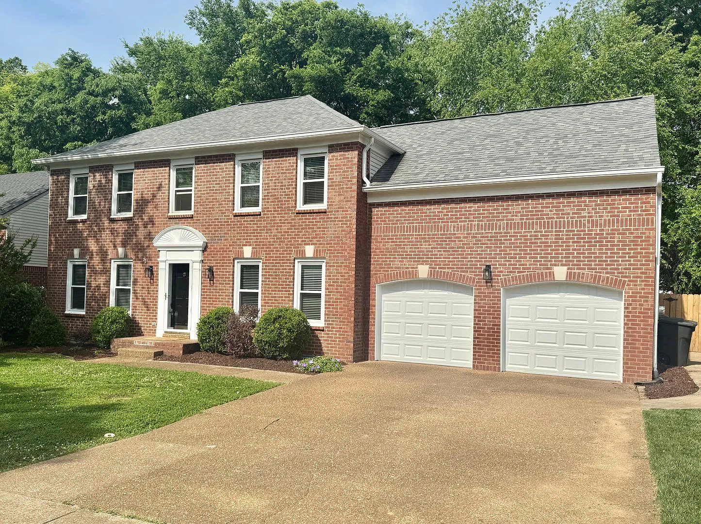 4 Bedroom Home w/ Luxury Kitchen in Downtown Franklin. — Photo 2