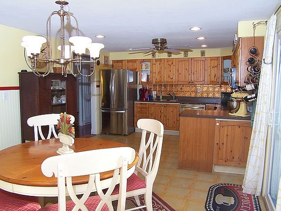 5th image of 12 Longleaf Ln