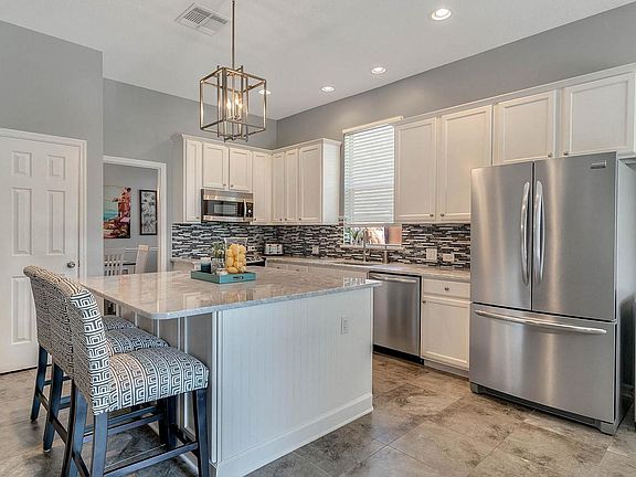 3rd image of 521 Teton St
