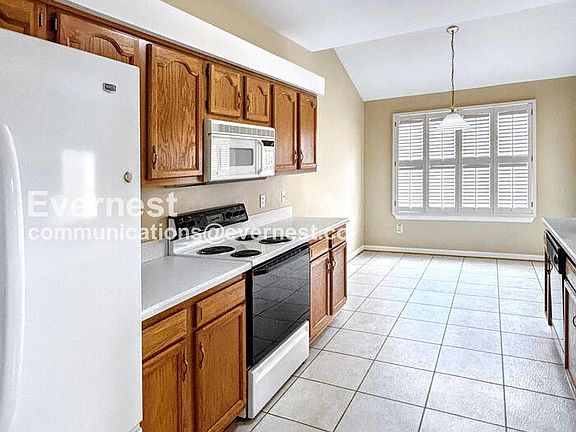 4th image of 306 Hamlet Ct