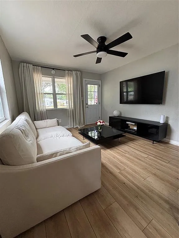 2 bed, 1.0 bath, 750 sqft, $2,250 — Photo 2