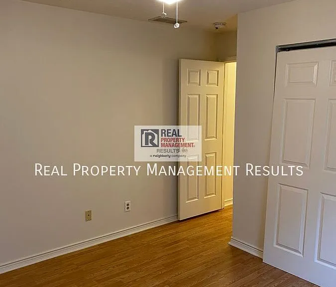 912 Pfeiffer Ave — Photo 14