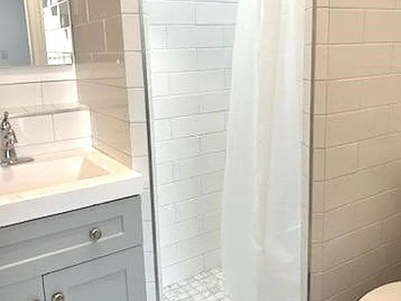4th image of 898 4th Ave Unit 3R