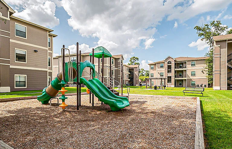 Stoneleigh on Kenswick Apartments — Photo 29