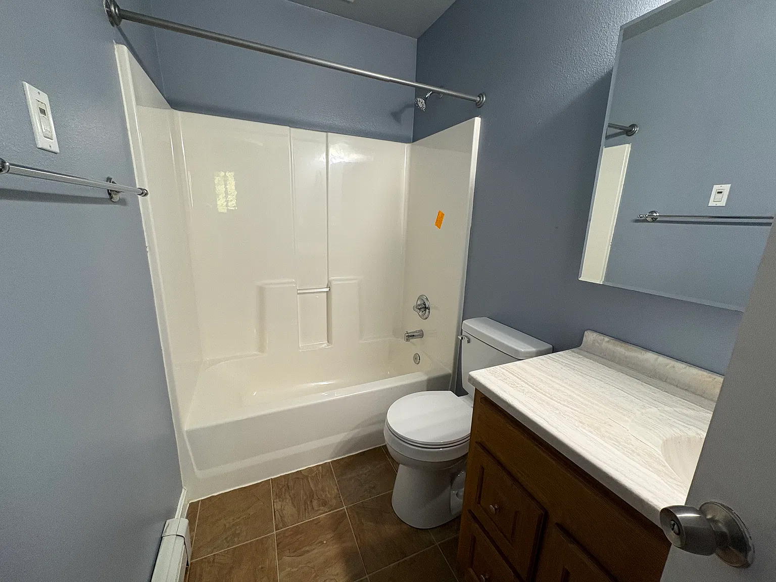 3 bed, 1824 sqft, $2,200 — Photo 3