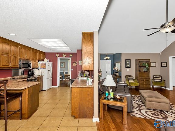5th image of 104 Mar Jo Ln