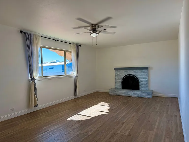 3636 Valencia St — Photo 3