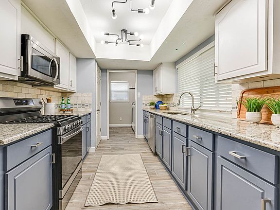 5th image of 2021 Emory Oak Dr