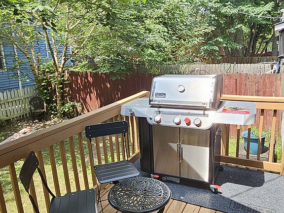 3rd image of 607 Gaskill St SE #A