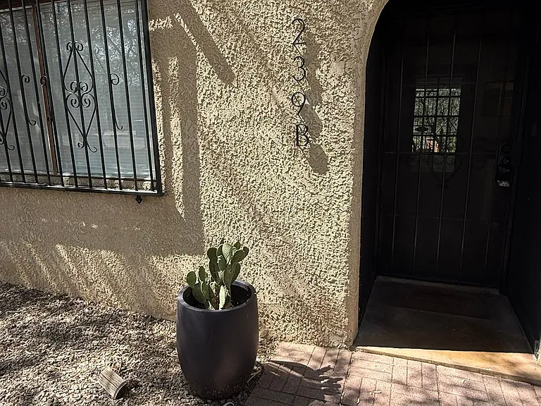 239 N Warren Ave — Photo 37