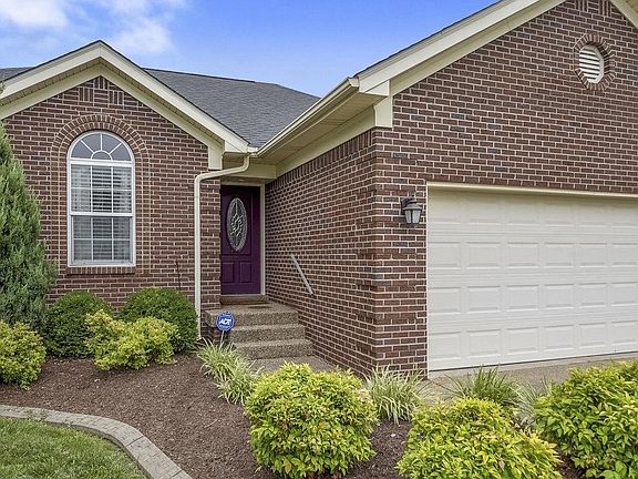 3rd image of 462 Autumn Glen Dr