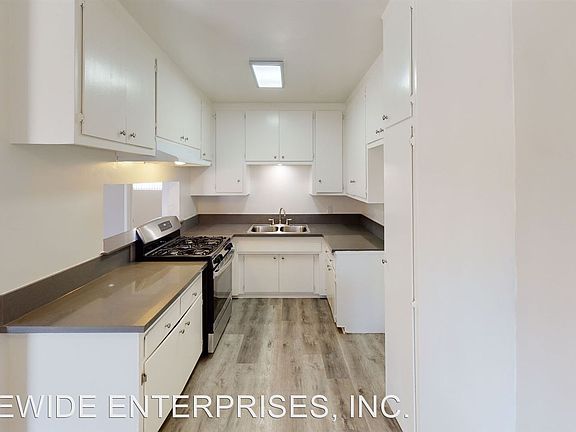 4th image of 21909 Saticoy St #29