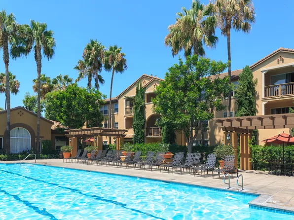 Estancia Apartment Homes