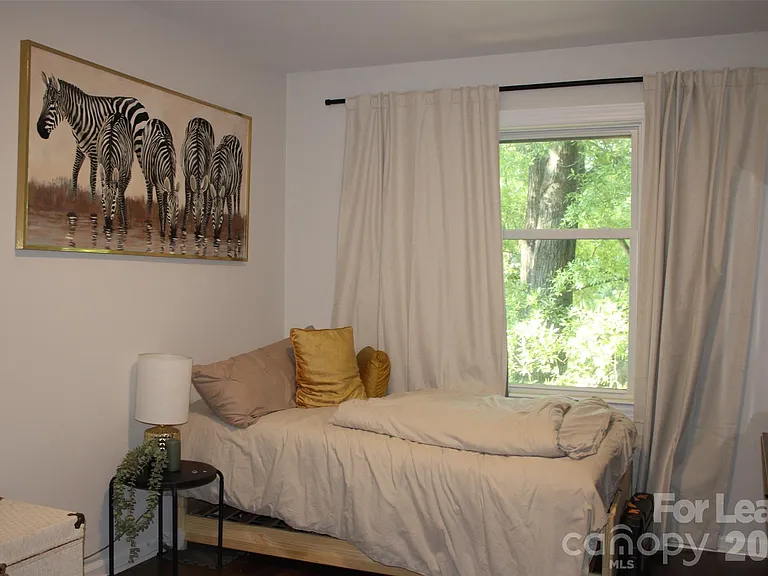 430 Queens Rd — Photo 16