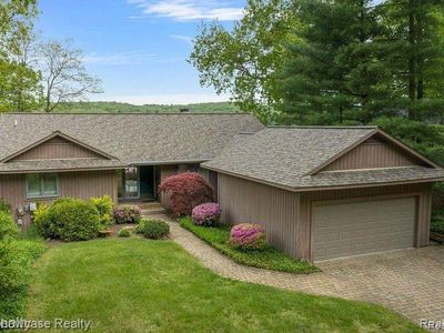 5867 Community Dr, Brighton, MI, 48116