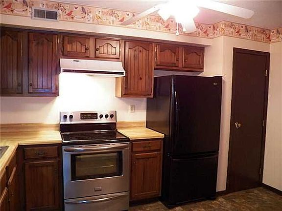 3rd image of 27057 Oakmead Dr